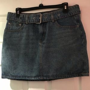 Denim skirt with belt